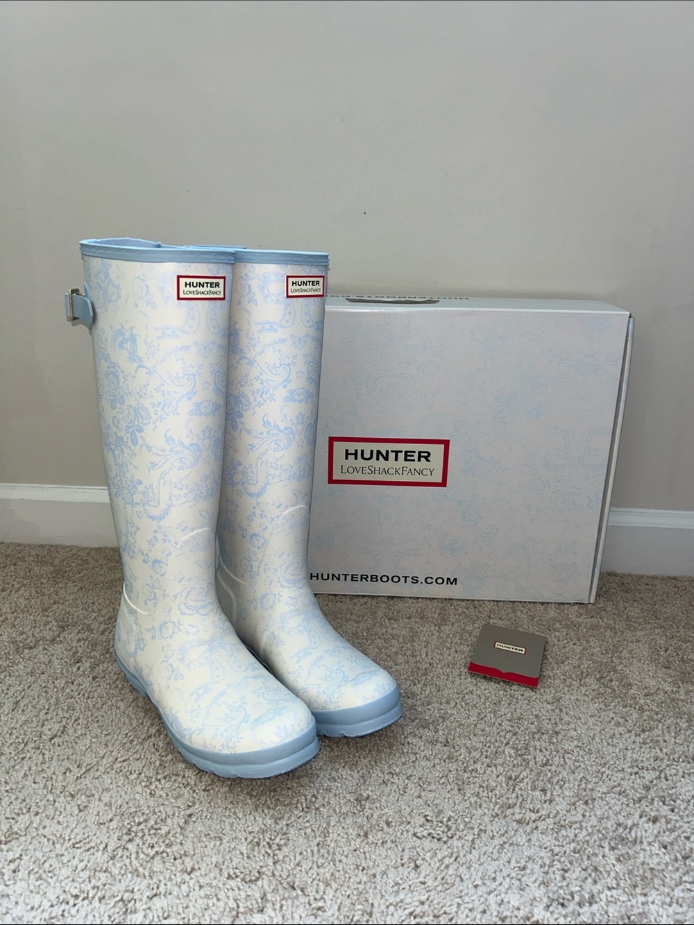 Hunter *LoveFancyShack rain boots. Size 8